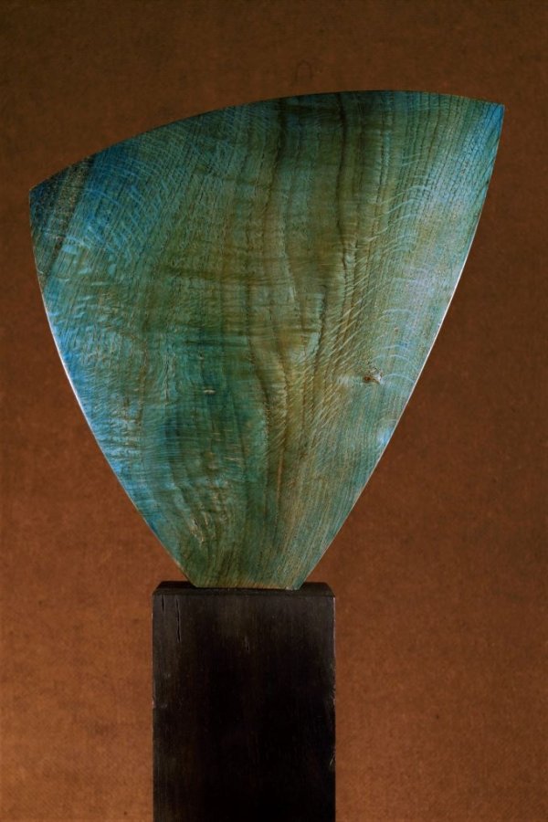 Dřevěná socha Modrý trojúhelník - dub