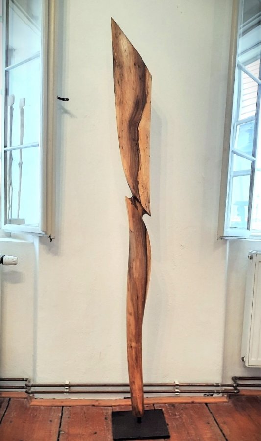 Dřevěná socha do bytu - CHEROKEE OŘECH - 180 cm