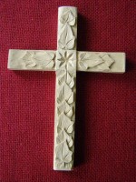 Kříž s listovím