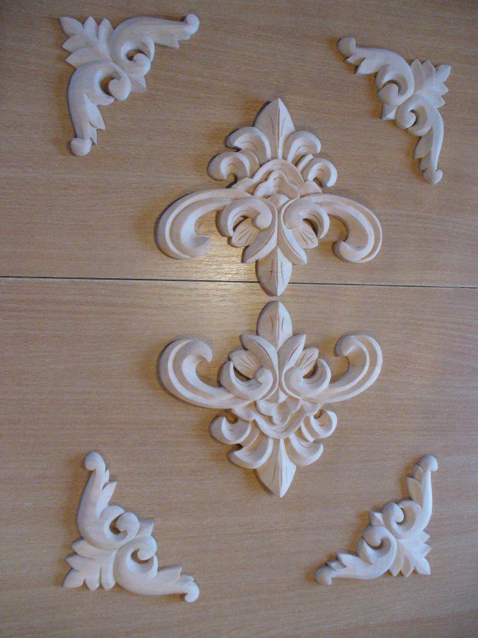 Ornamentální řezba na interiérové dveře
