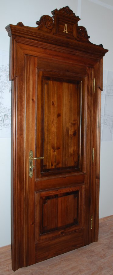 Dveře s tympanonem