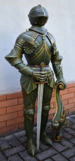 Plastika rytíře ve zbroji_knight armor carved