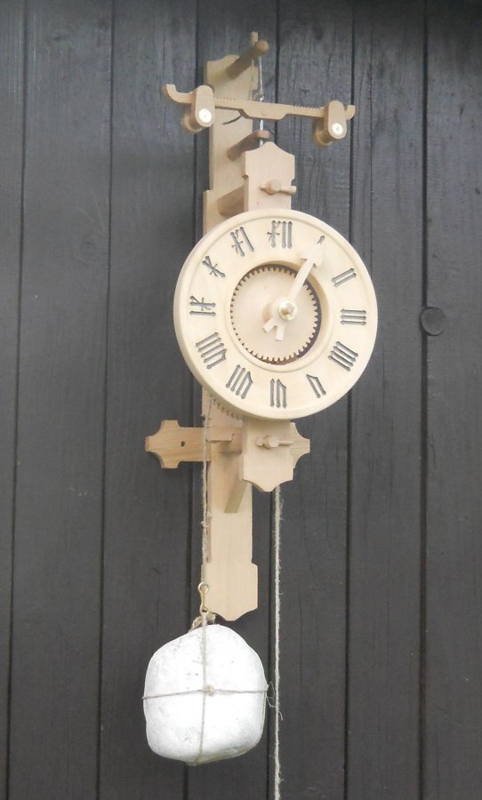 Dřevěné lihýřové hodiny