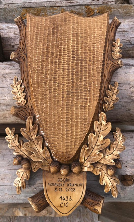 Podložka pod jelení trofej